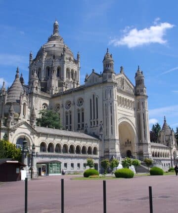 Visite de Lisieux, Guide Lisieux