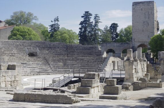 Theatre antique Arles, Excursion Arles, Visite Arles la Romaine, Guide Arles, Guide Conférencier Arles, Visite Guidée Arles