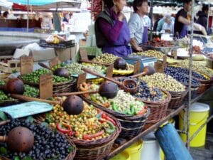 Marché Bandol, Marché Var, Visite de Uzès, Guide Uzès, Visite Guidée Uzès, Guide Occitanie, Visiter Occitanie, Visite Occitanie