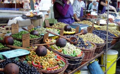 Marché Alpes maritimes, Marché Bandol, Marché Var, Visite de Uzès, Guide Uzès, Visite Guidée Uzès, Guide Occitanie, Visiter Occitanie, Visite Occitanie