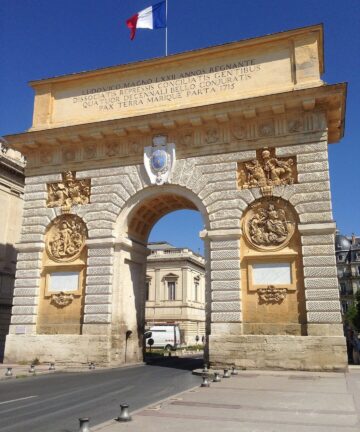 Visiter Herault, Arc de Triomphe Montpellier, Guide Touristique Montpellier, Guide Montpellier, Visite Guidée Montpellier