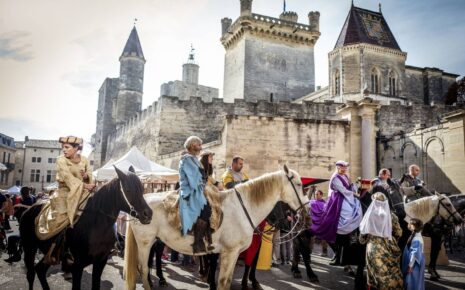 Chateau Uzes, Guide Uzes, Visiter Uzes, Guide Gard, Visiter le Gard, Visite Guidée Uzes