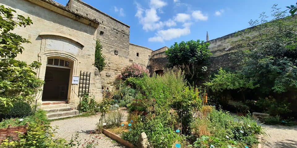 Jardin Medieval Uzes, Chateau Uzes, Guide Uzes, Visiter Uzes, Guide Gard, Visiter le Gard, Visite Guidée Uzes, Place aux Herbes Uzes