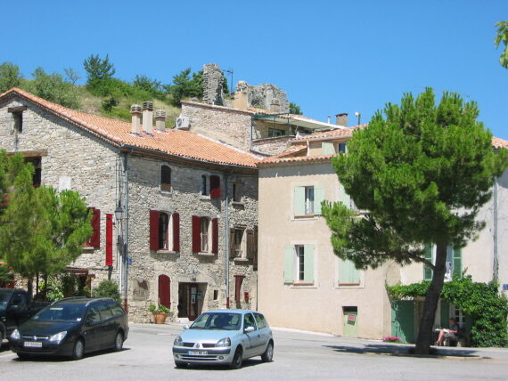 Visite de Montfuron, Guide Luberon, Visiter Luberon