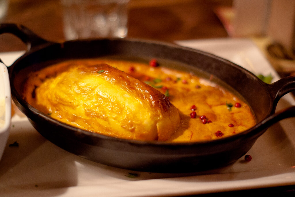 Quenelle de brochet sauce Nantua Lyon