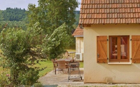 Luxury holiday park in the Dordogne