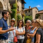 tourisme-perouges-groupe-femmes-guide Visite de Pérouges, Guide Pérouges, Visite Guidée Pérouges