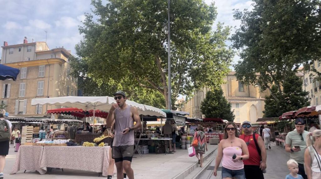 Visiter Place des Prêcheurs Aix-en-Provence