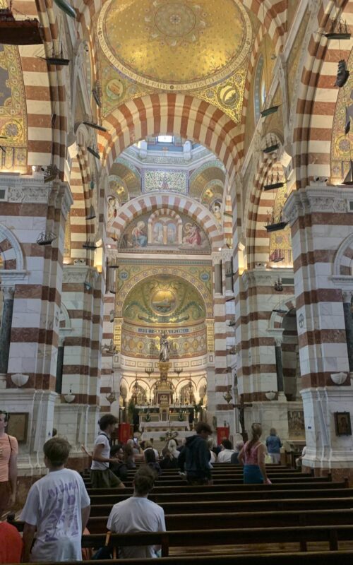 Cierge et Visiter Notre Dame de la Garde Visiter Notre Dame de la Garde, Guide Marseille, Visite Guidée Marseille