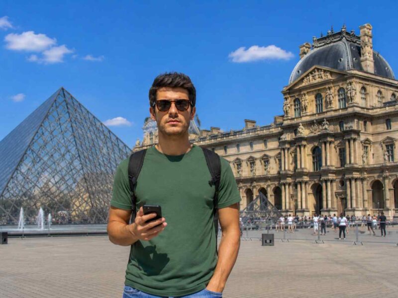 Touriste Louvre Guides France